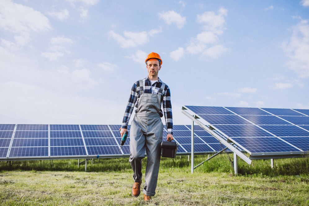 man-worker-firld-by-solar-panels_1303-15582